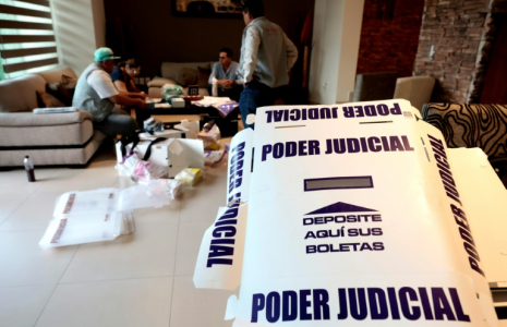 Préparation du matériel électoral pour la prochaine élection des juges et des magistrats, le 28 mai 2025 à Zapopan, dans l'État de Jalisco, au Mexique ( AFP / ULISES RUIZ )