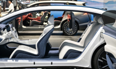 Une Ocean S BYD au salon automobile de Shanghai le 23 avril 2025 ( AFP / Hector RETAMAL )