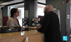 Les "travailleurs du clic" : micro-travail, maxi-précarité ?