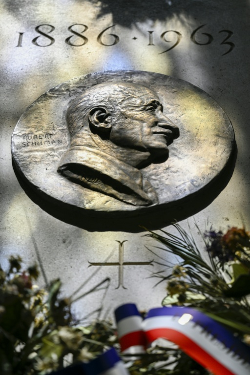 La tombe de Robert Schuman, l'un des pères fondateurs de l'Union européenne, dans la chapelle Saint-Quentin à Scy-Chazelles, le 4 septembre 2026 en Moselle ( AFP / Jean-Christophe VERHAEGEN )