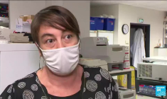 Covid-19 : le variant Omicron déferle sur le monde et menace les fêtes de fin d'année