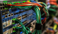 Une vague de cyberattaques, sans lien entre elles, occupe en ce moment la justice parisienne, avec de très jeunes suspects dans le piratage ( AFP / PHILIPPE HUGUEN )