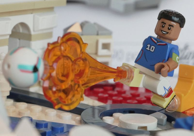 LEGO lance des coffrets rendant hommage à Mbappé, Messi, Ronaldo et Vini Jr à l'occasion de la Coupe du monde