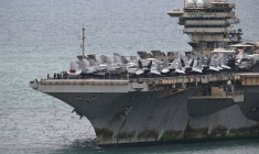 Vue du porte-avions américain Abraham Lincoln le 2 septembre 2026 depuis le port de Laem Chabang en Thaïlande ( AFP / ANTHONY WALLACE )
