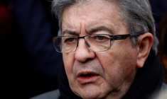 Jean-Luc Mélenchon participant à une manifestation à Paris contre la réforme des retraites en France
