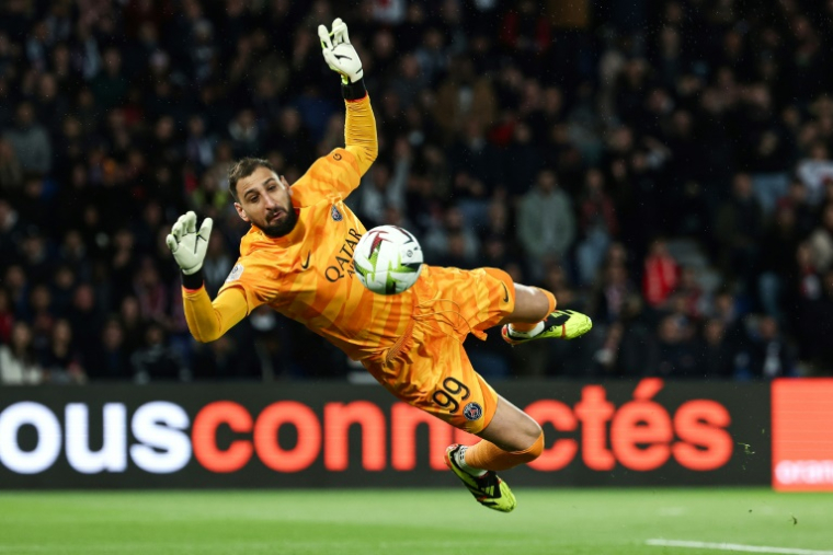 Gianluigi Donnarumma en action lors du match entre le PSG et l'Olympique Lyonnais au Parc des Princes à Paris le 21 avril 2024 ( AFP / Franck FIFE )