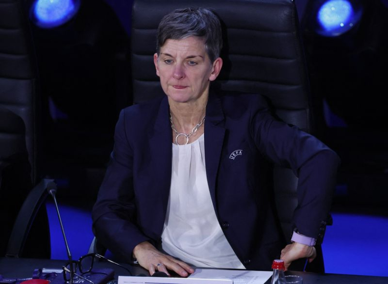 Laura McAllister lors du congrès de l'UEFA à Paris