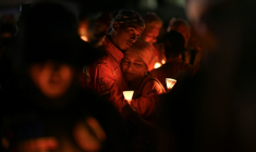 Veillée aux chandelles à Caraballeda, dans l'Etat de La Guaira au Venezuela, pour marquer les 100 jours depuis le double séisme meurtrier, le 2 octobre 2026 ( AFP / Juan BARRETO )
