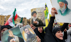 Rassemblement dans la banlieue sud de Beyrouth en hommage au guide suprême iranien Ali Khamenei, le 1er mars 2026 ( AFP / Anwar AMRO )