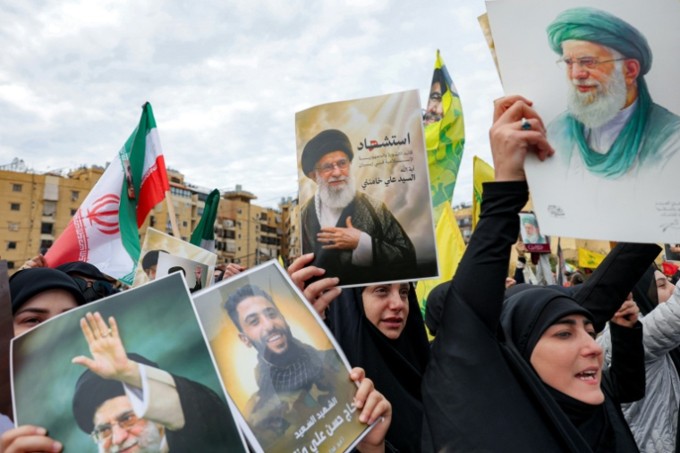 Rassemblement dans la banlieue sud de Beyrouth en hommage au guide suprême iranien Ali Khamenei, le 1er mars 2026 ( AFP / Anwar AMRO )