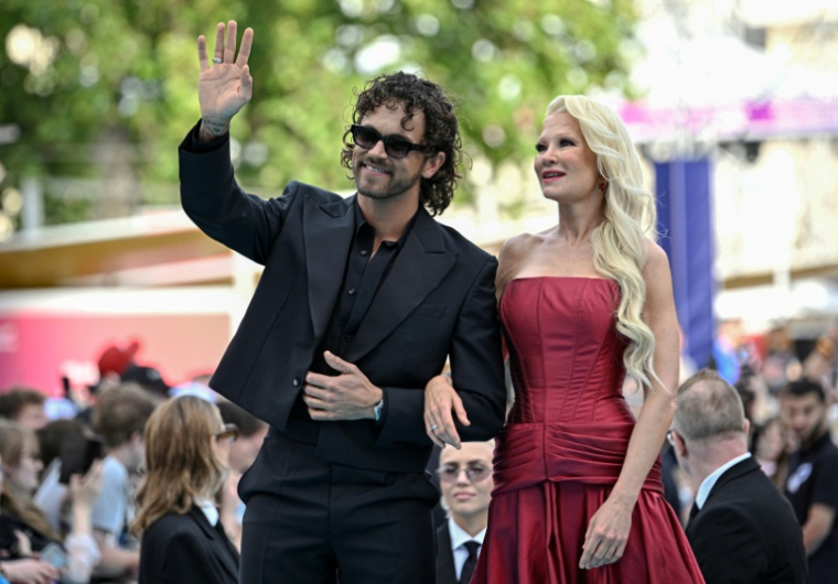 Linda Lampenius et Pete Parkkonen, les candidats de la Finlande à l'Eurovision, à Vienne, en Autriche, le 10 mai 2026 ( AFP / Tobias SCHWARZ )