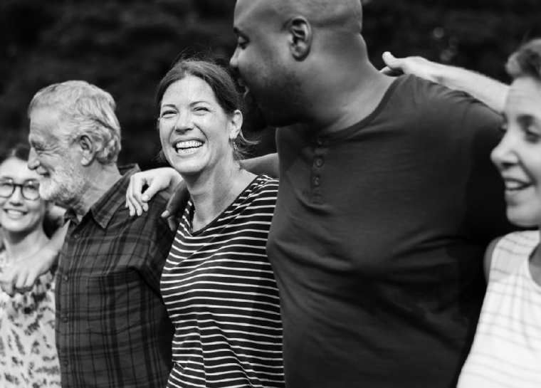 Le gouvernement a trouvé une solution pour faire cohabiter seniors et jeunes(Crédit photo: Rawpixel.com)