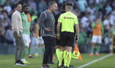 Le patron des arbitres espagnols revient sur l'expulsion de Hansi Flick