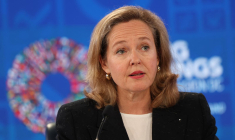 Nadia Calvino, vice-Première ministre espagnole et présidente du comité IMFC, chargé de conseiller le Fonds monétaire international (FMI) sur les questions monétaires et financières le 14 avril à Washington DC. ( GETTY IMAGES NORTH AMERICA / KEVIN DIETSCH )