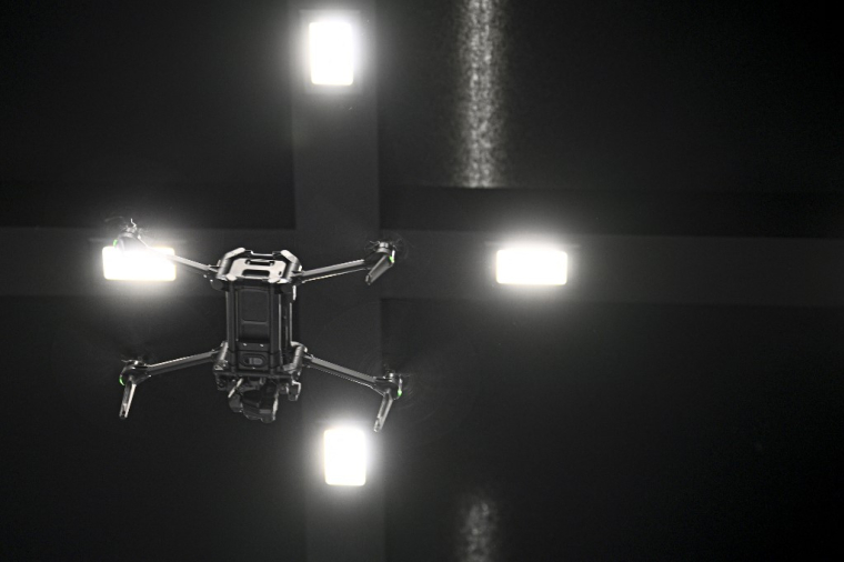 Un microdrone ANAFI UKR. ( AFP / JULIEN DE ROSA )