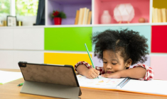 En France 62.000 élèves font chaque année l’école à domicile.  crédit photo : Sushiman/Shutterstock / Sushiman