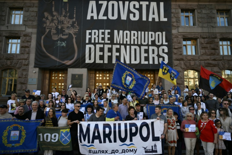 Rassemblement à Kiev d'anciens habitants de Marioupol, contraints de partir de chez eux après l'invasion russe, le 21 septembre 2025 ( AFP / Genya SAVILOV )
