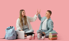 (Quelle méthode suivre pour vulgariser la notion de budget auprès des adolescents ? - Crédit photo : Adobe Stock)