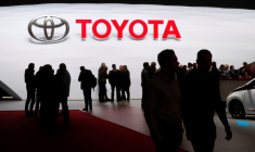 TOYOTA PRÉVOIT UNE BAISSE DE SON BÉNÉFICE ANNUEL À CAUSE DU YEN