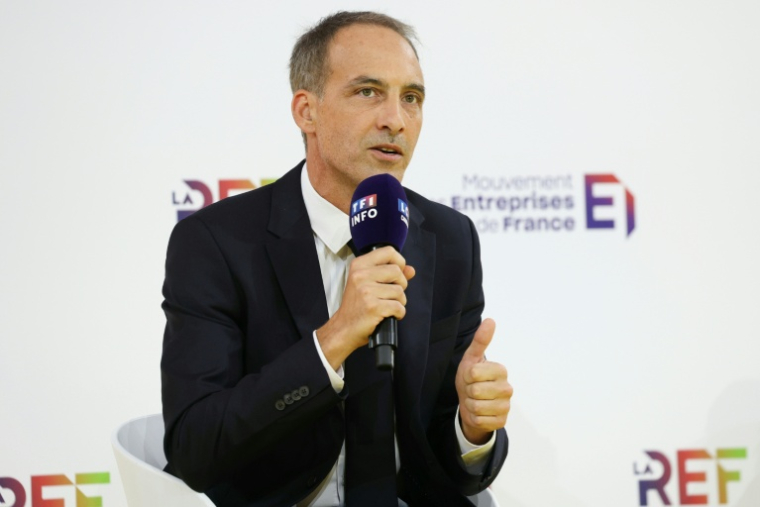 Raphaël Glucksmann participe au débat entre les principaux candidats à la présidentielle organisé par le Medef, le 27 août 2026 à Paris ( AFP / Thomas SAMSON )