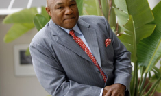 George Foreman pose lors de la tournée de presse estivale de la Television Critics Association 2008 à Beverly Hills