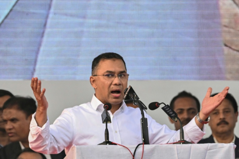 Tarique Rahman, président par intérim du Parti nationaliste du Bangladesh (BNP) et fils de l'ancienne cheffe du gouvernement Khaleda Zia, s'adresse à ses partisans lors d'un rassemblement après son arrivée à Dacca, le 25 décembre 2025 au Bangladesh ( AFP / Munir UZ ZAMAN )