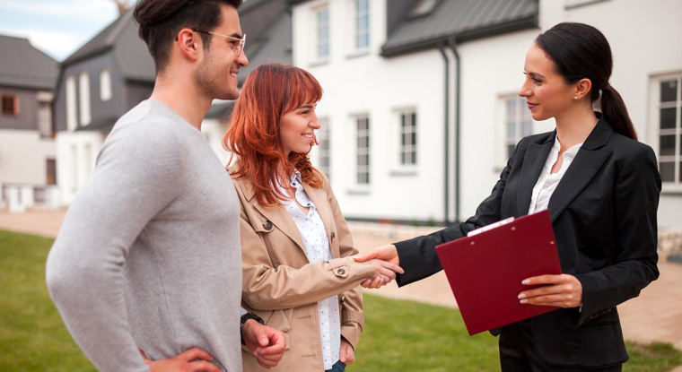 Cette garantie couvre l’éventuelle perte financière qui pourrait résulter de la vente précipitée d'un bien, due à des circonstances imprévues telles que le décès, le divorce, la mutation professionnelle, etc. (© Adobestock)