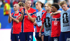 Erling Haaland rend hommage à son roi défunt