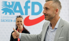 Ulrich Siegmund, tête de liste du parti d’extrême droite Alternative pour l’Allemagne pour les élections régionales en Saxe-Anhalt, lors du congrès régional du parti d’extrême droite Alternative pour l’Allemagne (AfD) à Magdebourg, dans l’est de l’Allemagne, le 11 juillet 2026 ( AFP / Jens SCHLÜTER )