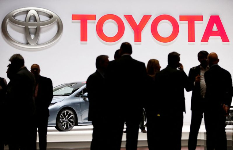 TOYOTA ÉTEND SES ARRÊTS DE PRODUCTION AU JAPON EN RAISON DE LA PÉNURIE DE COMPOSANTS