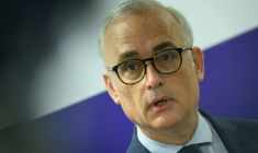 Le procureur de Rennes Frédéric Teillet lors d'une conférence de presse deux jours après la découverte du corps d'un garçon de 11 ans, à Rennes le 26 mai 2026 ( AFP / Loic VENANCE )