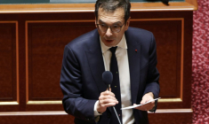 Le ministre du Travail Jean-Pierre Farandou lors du débat sur le budget de la Sécurité sociale au Sénat, le 26 novembre 2025 à Paris ( AFP / GEOFFROY VAN DER HASSELT )