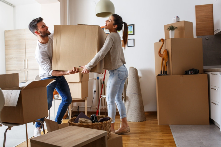 Quels sont les interlocuteurs à informer de votre nouvelle adresse lorsque vous déménagez ? (Crédits: Adobe Stock)