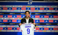 L'attaquant brésilien Endrick, recrue de l'Olympique lyonnais, lors de sa présentation officielle, le 5 janvier 2026 ( AFP / OLIVIER CHASSIGNOLE )