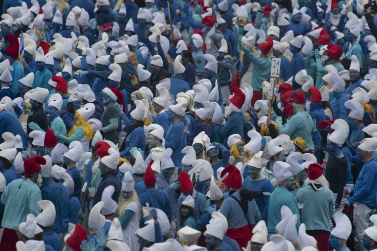 Rassemblement de Schtroumpfs à Landerneau, dans le Finistère, le 25 mars 2023 ( AFP / FRED TANNEAU )