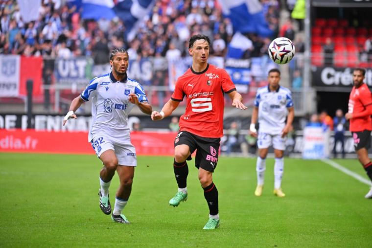 Rennes s'en sort contre Auxerre et s'invite sur le podium