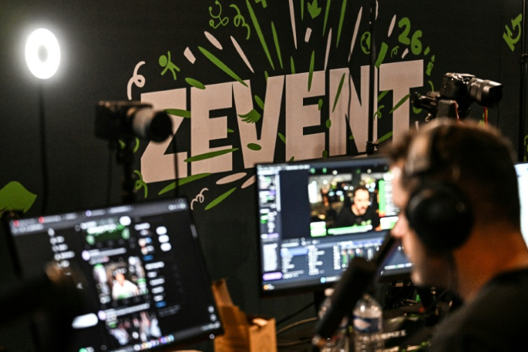 Un streamer participe au ZEvent, un événement caritatif de collecte de fonds organisé sur trois jours de diffusion en direct, à Montpellier, le 5 septembre 2026 ( AFP / Gabriel BOUYS )