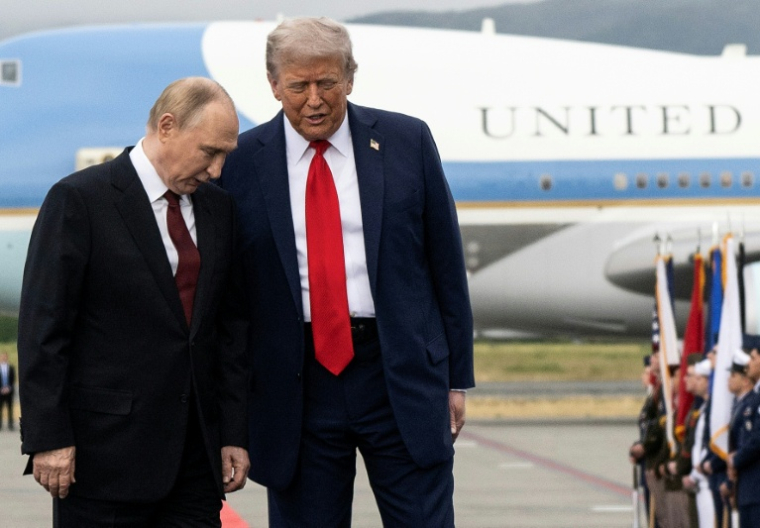 Donald Trump et Vladimir Poutine, à Anchorage, en Alaska, le 15 août 2025 ( AFP / ANDREW CABALLERO-REYNOLDS )