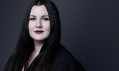 Fidji Simo, star de la tech et numéro 2 de facto d'OpenAI, lors du Sommet pour l'action sur l'Intelligence artificielle (IA), au Grand Palais, à Paris, le 11 février 2025 ( AFP / JOEL SAGET )