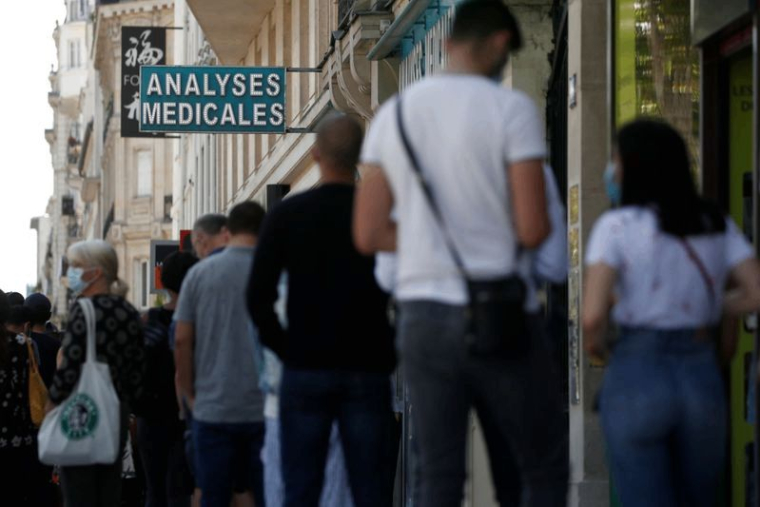 CORONAVIRUS: LES NOUVEAUX CAS AU PLUS HAUT EN FRANCE DEPUIS LA FIN MAI