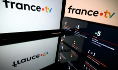 Cette image d'illustration montre le logo de France Télévisions sur des écrans, à Toulouse, le 12 mars 2025 ( AFP / Lionel BONAVENTURE )