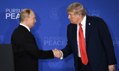 Vladimir Poutine et Donald Trump, à la base d'Elmendorf-Richardson (Alaska), en août 2025 ( AFP / DREW ANGERER )