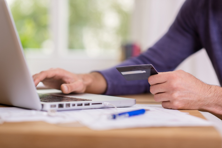 Ya t-il plus de fraude avec les virements instantanés ou les paiements mobiles plutôt qu'avec les autres moyens traditionnels ? ( Crédits photo: © contrastwerkstatt- stock.adobe.com)