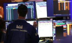 Un opérateur à la Bourse de New York, le 16 mars 2026 ( AFP / TIMOTHY A. CLARY )