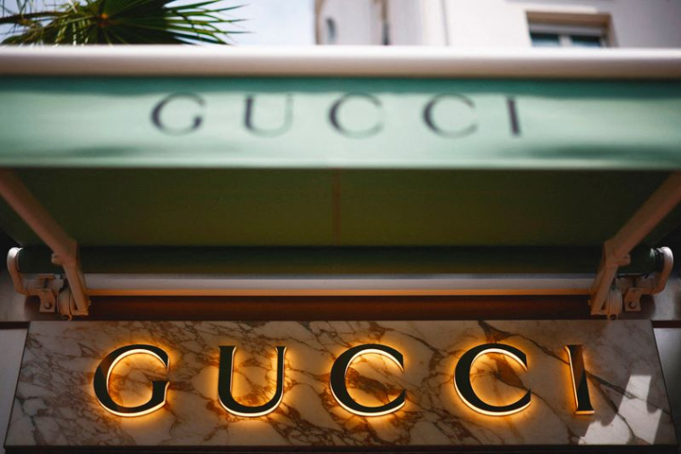 Le logo de Gucci à Cannes