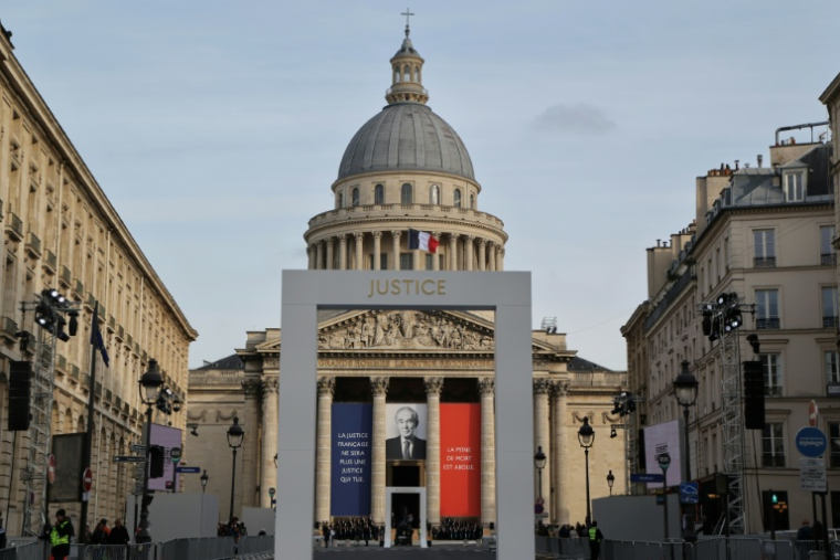 Une répétition a lieu à la veille de la cérémonie d'intronisation de l'ancien avocat et ministre français de la Justice Robert Badinter, qui sera inhumé au Panthéon, à Paris, le 8 octobre 2025 ( AFP / Ludovic MARIN )