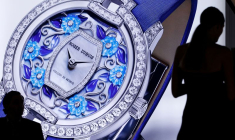 Les visiteurs sur le stand de Roger Dubuis lors du jour d'ouverture du salon SIHH à Genève