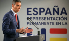 Le Premier ministre espagnol Pedro Sanchez lors d'une conférence de presse dans le cadre de la réunion du Conseil européen des 27 dirigeants de l'UE à Bruxelles, le 23 octobre 2025 ( AFP / NICOLAS TUCAT )