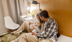 Anticiper la baisse de revenus, adapter son budget et constituer une épargne de précaution permet de mieux préparer son congé parental ( Shutterstock )