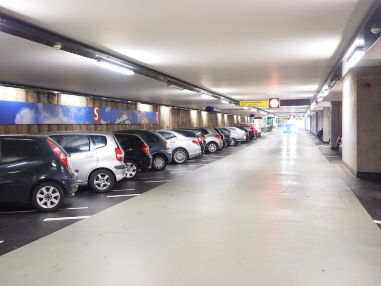 Une indemnisation peut être refusée à un piéton en cas d'accident dans un parking